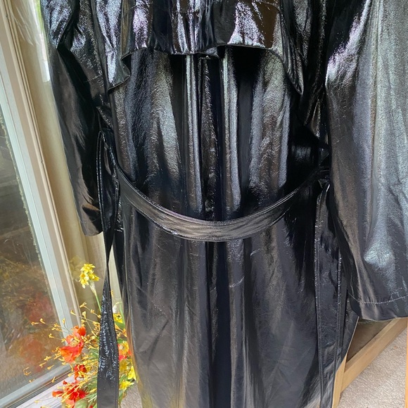 Classic Trench with Style - Picture 8 of 12